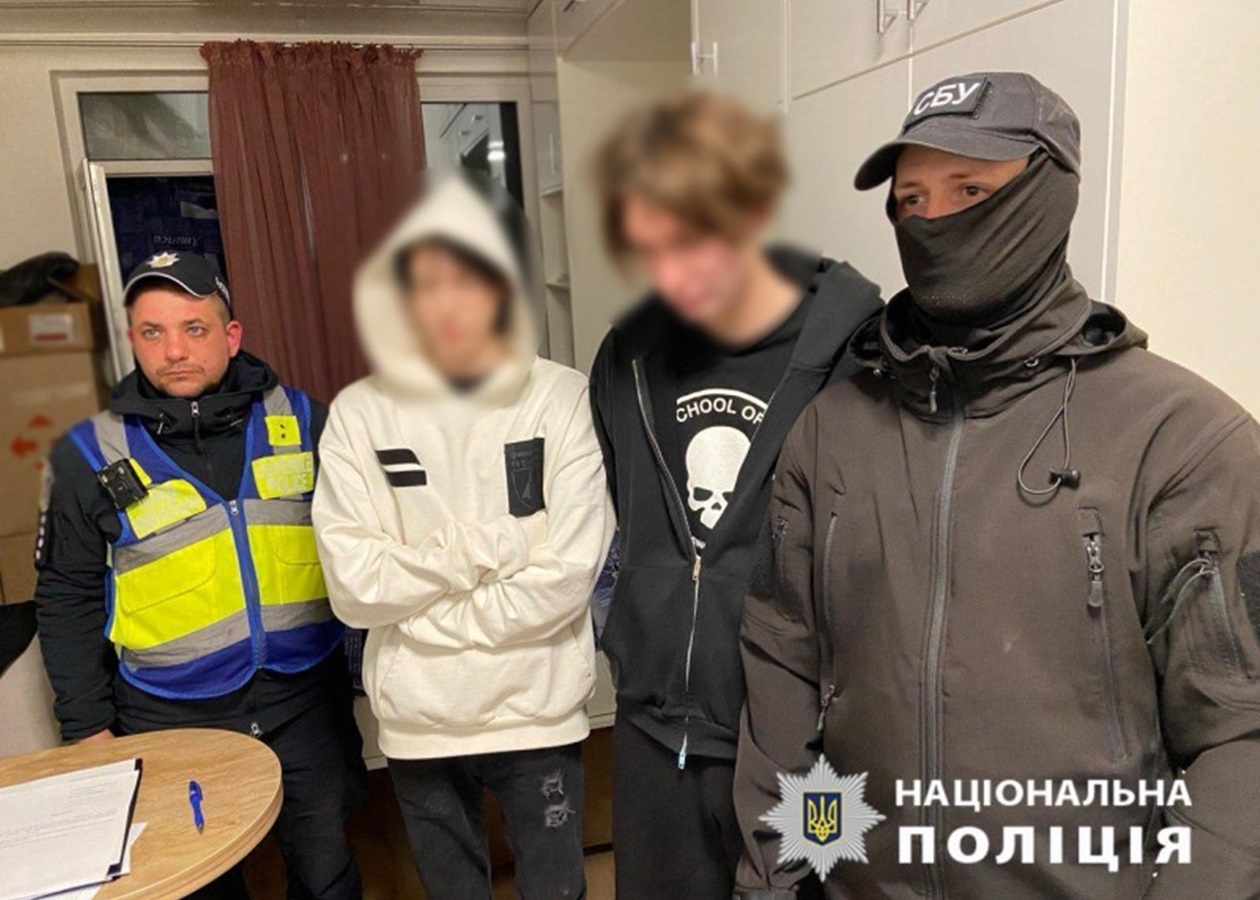 У Києві затримали юнаків, які слухали російську музику після обстрілу Сум