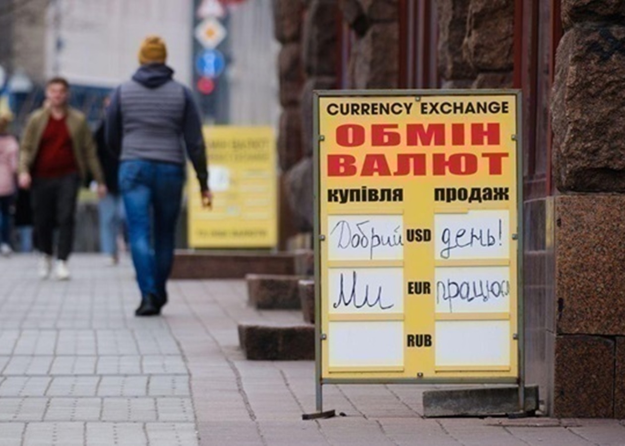 Офіційні курси долара і євро почали зростати