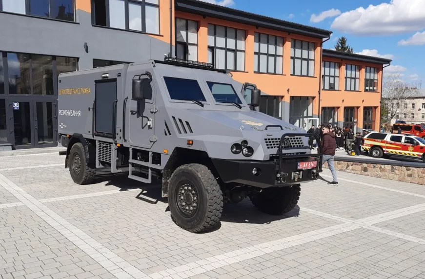 “Пожмашина” представила новий броньовик для гуманітарного розмінування