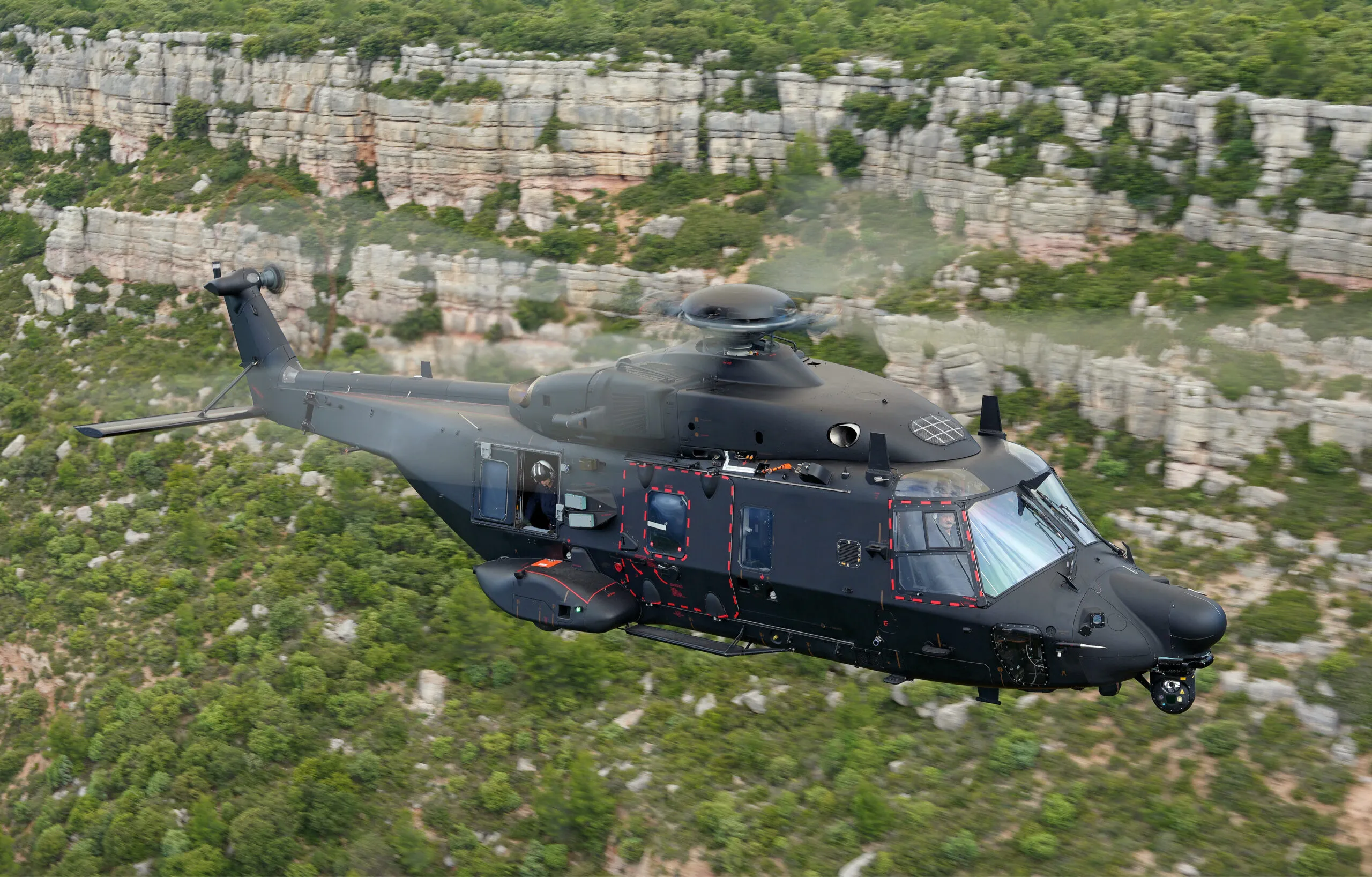 Airbus представив гелікоптер Caiman для ССО Франції 