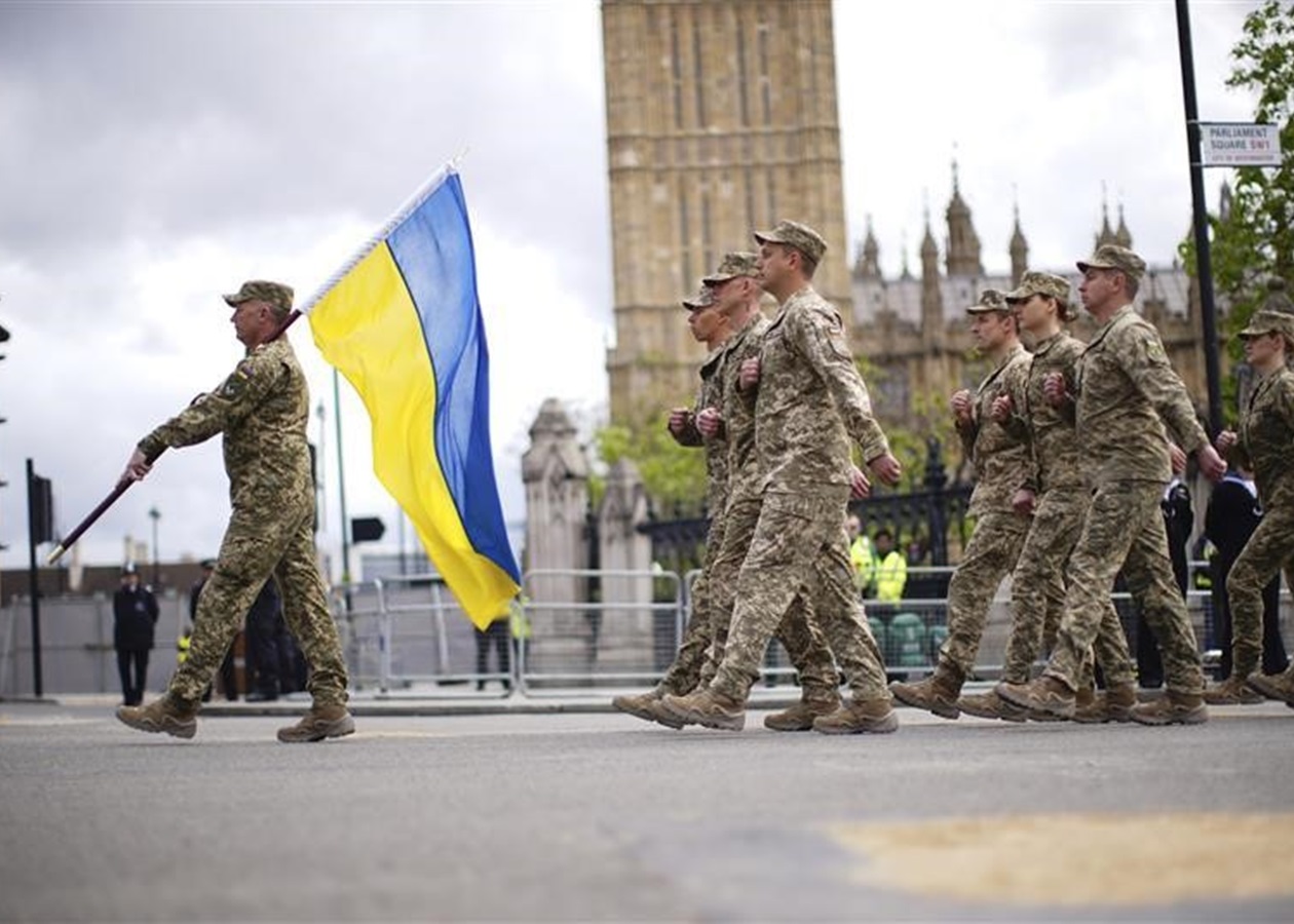 Українські воїни під оплески крокували на параді в Лондоні