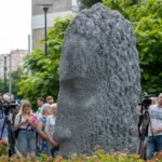 На Оболоні відкрито артоб’єкт на честь воїнів тероборони (фото)