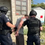 На Вінниччині чоловік вийшов на подвір’я з прапором РФ під час похорону воїна
