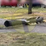 Нічна атака на Київ: на житловому масиві Троєщина впав уламок ракети (фото)
