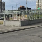 Обстріл Києва: який вигляд має пошкоджений вихід зі станції метро «Святошин» (фото)