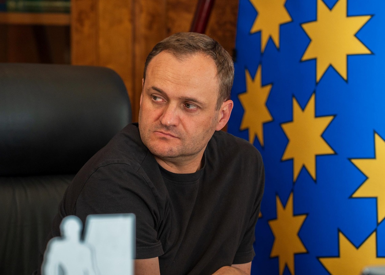 Кулеба анонсував захист прифронтових доріг протидроновими сітками