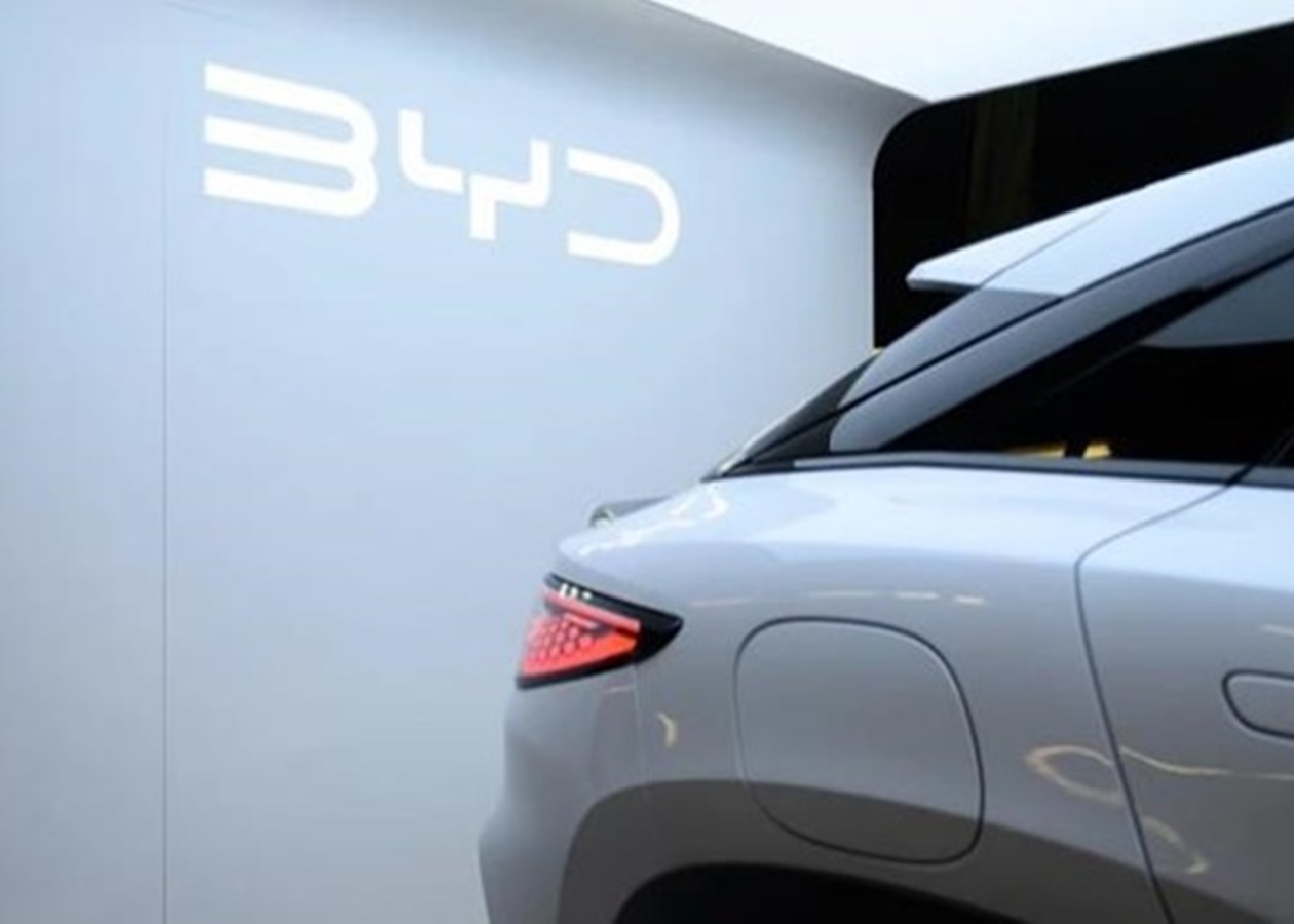 BYD вдруге обігнав Tesla в ЄС, Stellantis вперше за рік показав зростання
