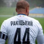 Ракіцький б'є головою, та не у ворота, а суперника