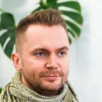 Жернаков повідомив, що поліція намагалася примусово доставити його на комісію Власенка й Бужанського, однак у Нацполіції це заперечили