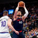 Михайлюк грає класний перший матч за Юту Джаз у новому сезоні