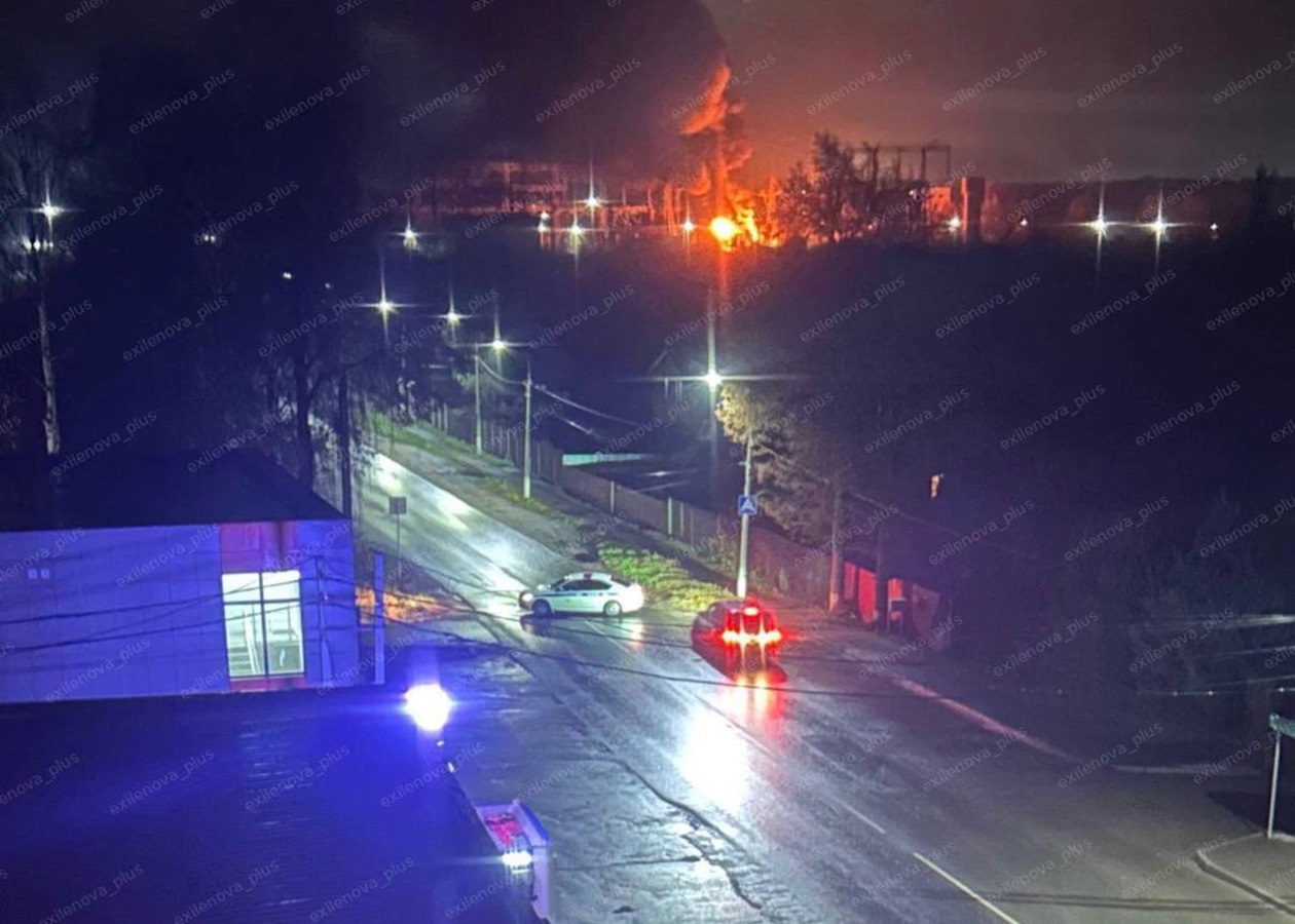 Атака дронів на Росію: є ураження підстанції і НПЗ