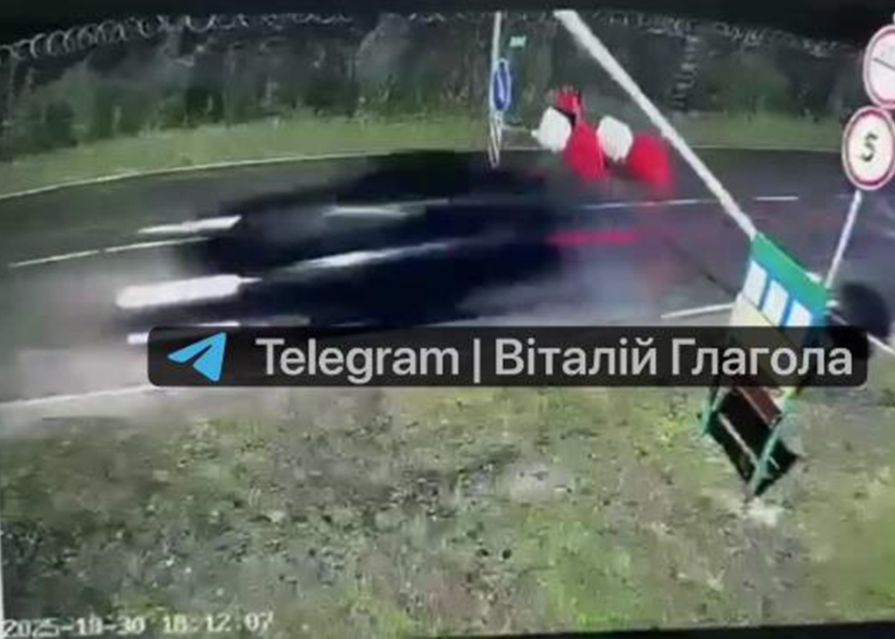На Закарпатті мобілізований адвокат втік в Угорщину, протаранивши шлагбауми