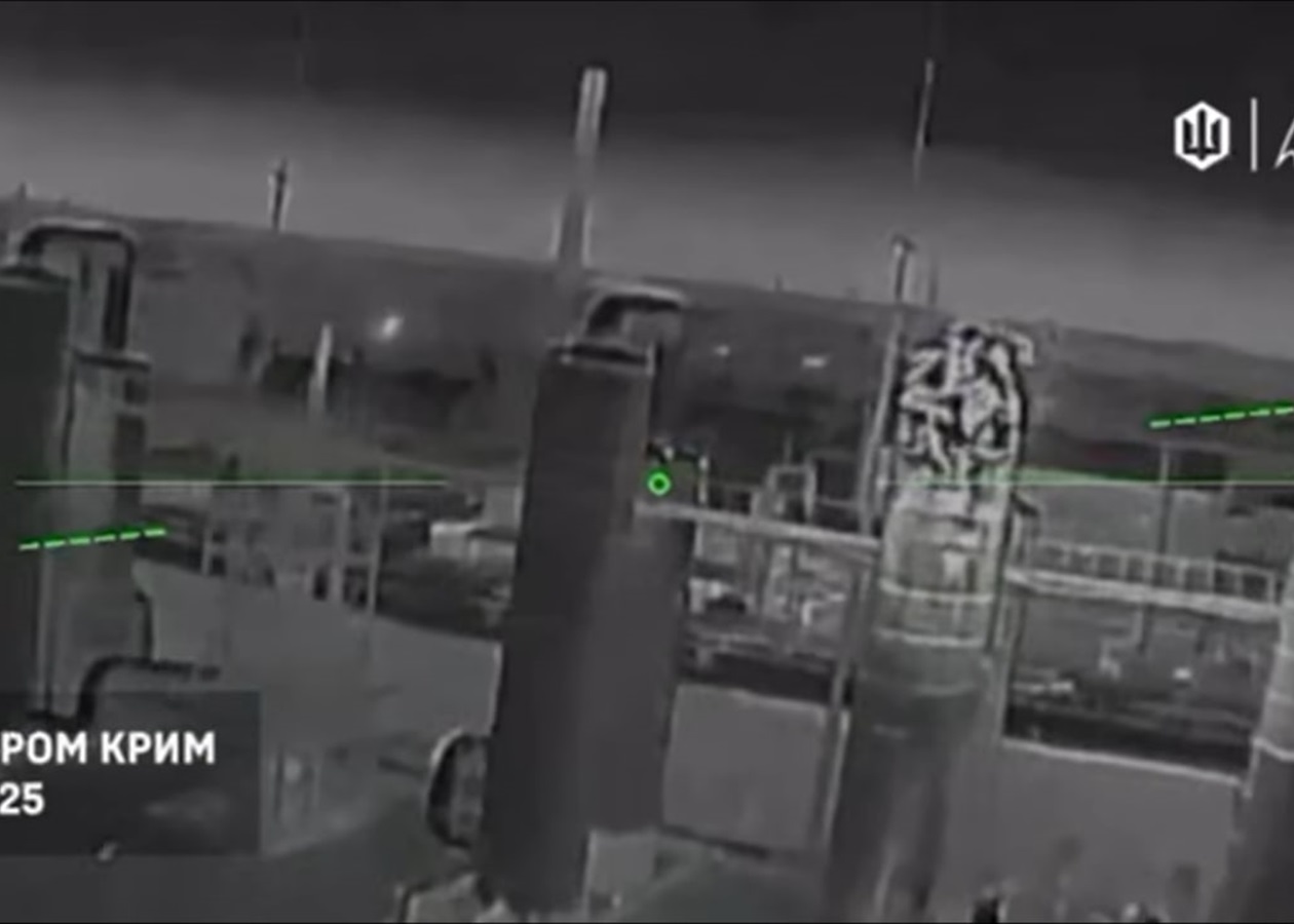 Мадяр показав ураження хімзаводу в Криму