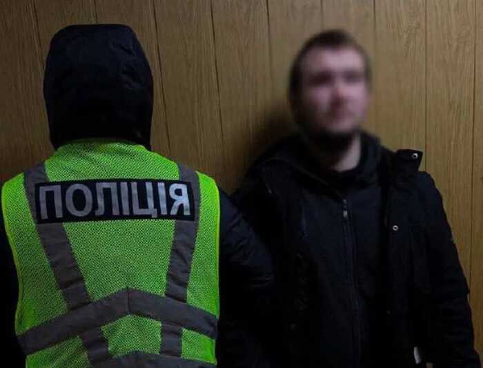 У Києві шахрай ошукав пенсіонера на понад 15 тисяч доларів за схемою «Ваш родич потрапив у ДТП»