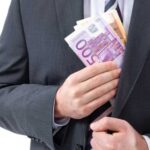 Дорогі автомобілі і готівка: експосадовця ДСНС викрили у незаконному збагаченні на 13 мільйонів гривень