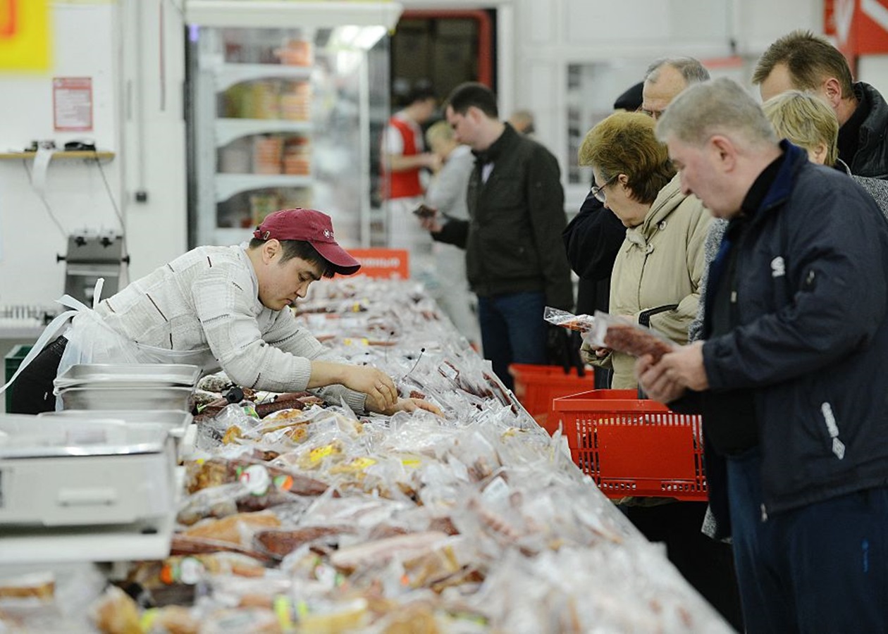 Росіяни економлять на їжі: виробництво скоротилося вперше за 15 років