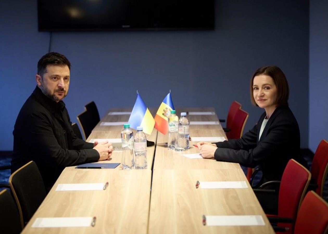 Зеленський і Санду провели переговори у Гаазі