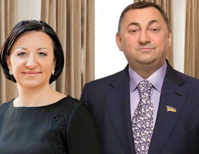 Бізнес на окупації: як імперія Олександра і Галини Герег зберегла прибутки, змінивши «Епіцентр» на «Галактику»