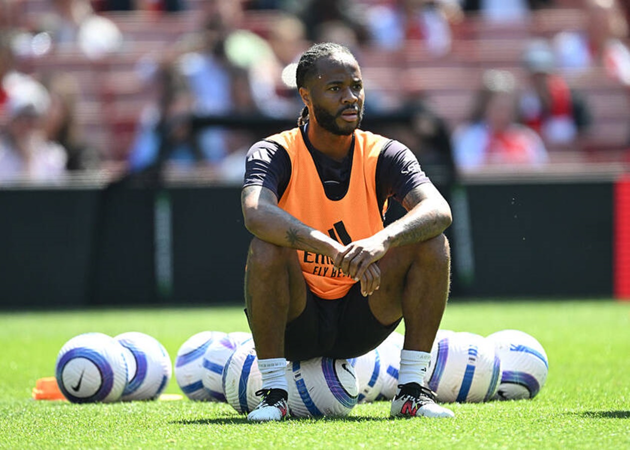 Стерлінг розглядає відхід із лондонського клубу