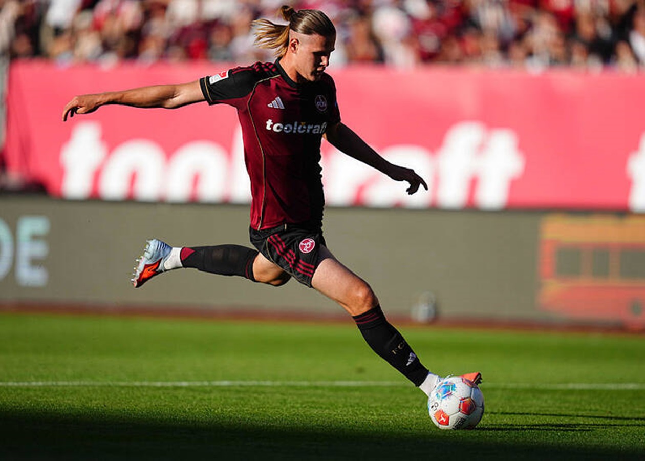 Баєр повертає українського форварда з оренди