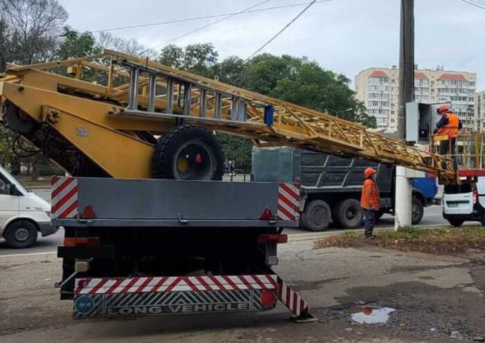 Мутні схеми на світлофорах: в Одесі чиновники й підрядники освоювали мільйони на обладнанні та роботах