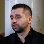 «Конверти» для депутатів: НАБУ може викликати Давида Арахамію на допит у справі про «чорну касу»