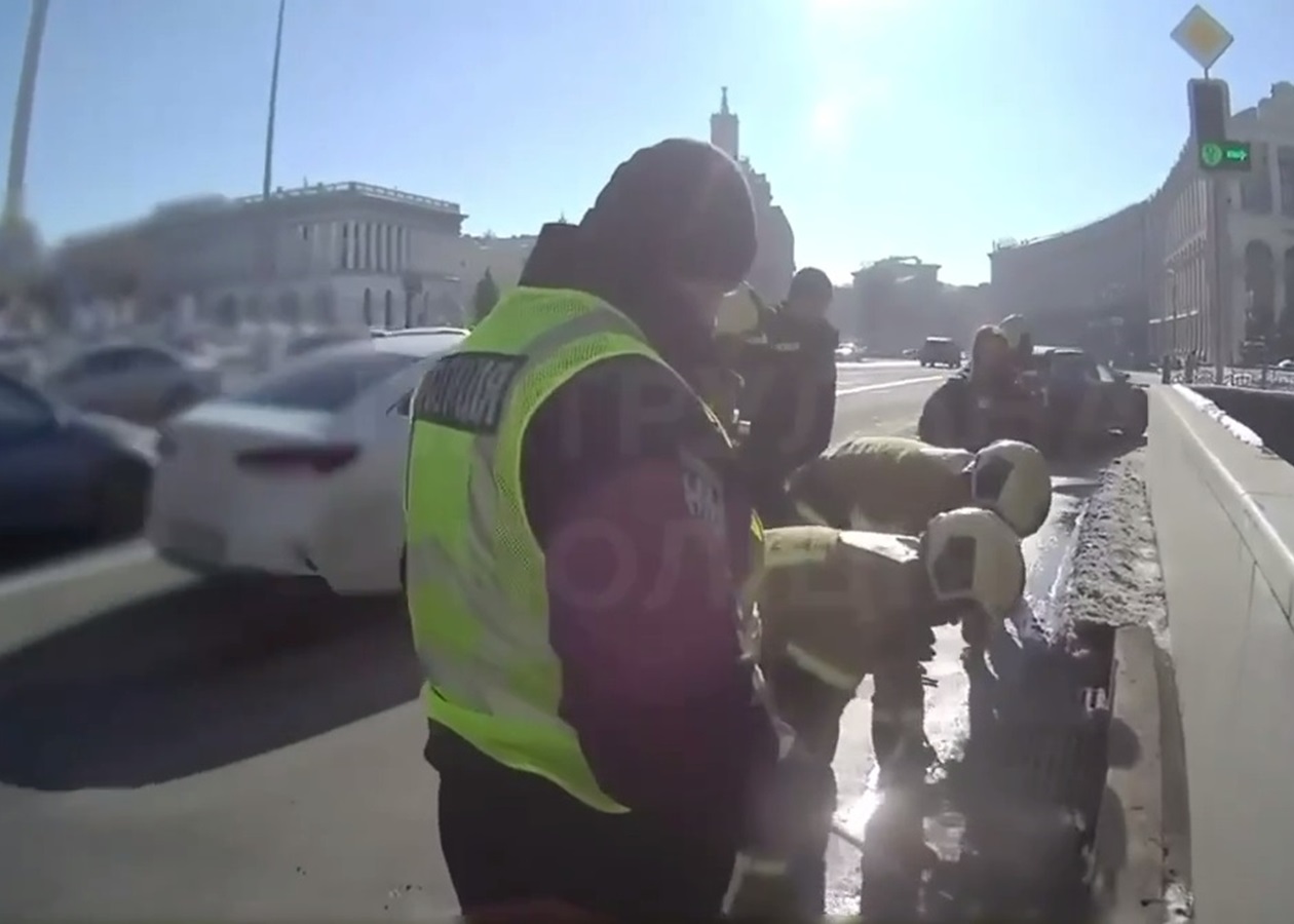 В центрі Києва діти заблукали в каналізації