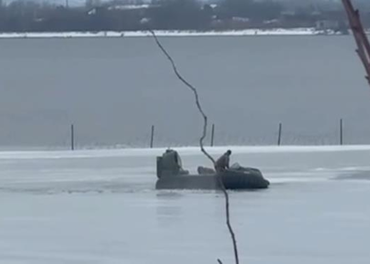 На Одещині прикордонники врятували дітей, які провалилися під лід