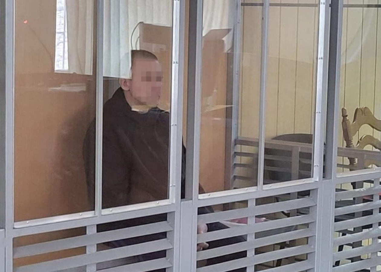 Отримав вирок вітчим, який ґвалтував двох неповнолітніх падчерок