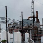 Потужний вибух стався на нафтопереробному заводі у США