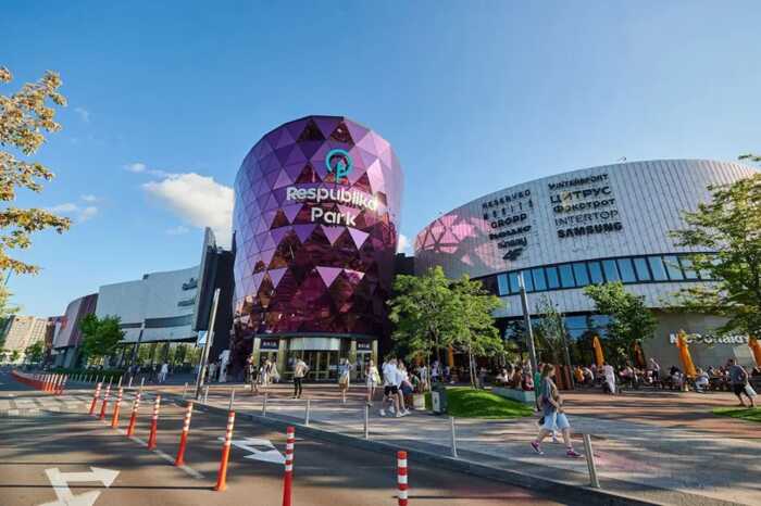 Черги дітей за "вейпами": журналіст зафіксував масовий продаж електронних сигарет підліткам у 6 ТРЦ Києва