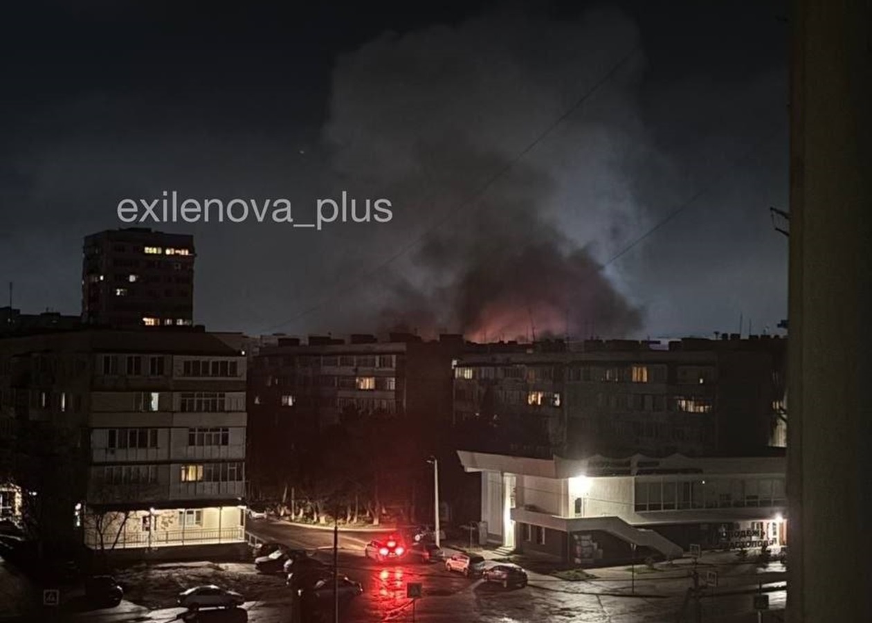 У Севастополі стався вибух у п'ятиповерхівці: палають три поверхи