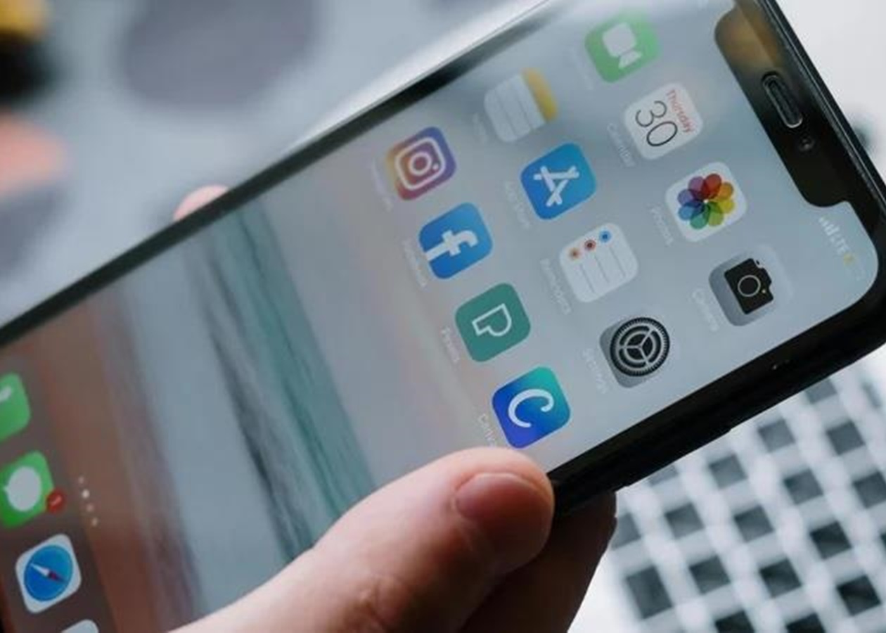 iPhone гальмує: 10 хитрощів, що миттєво зроблять його швидшим