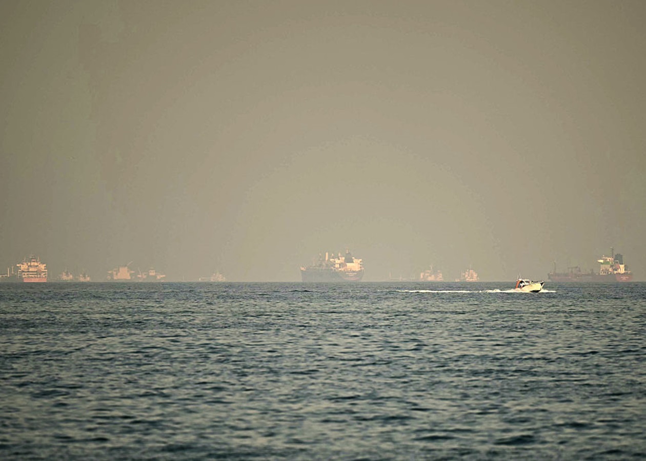 Катар відновив рух суден після блокування Ормузької протоки