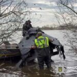 У Києві з Дніпра витягли дрон із бойовою частиною