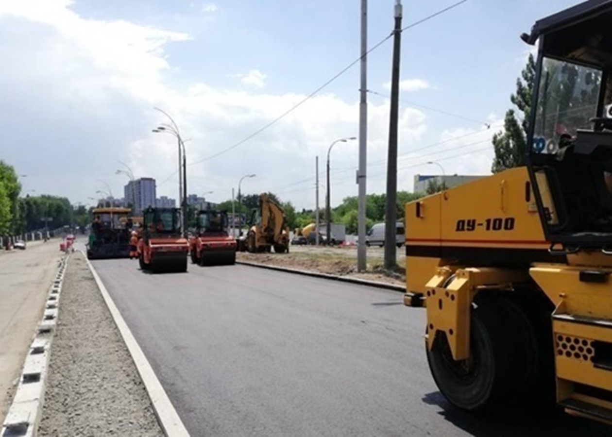 У Києві на пів року обмежать рух на Броварському проспекті