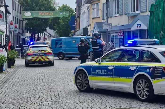 У Німеччині невідомі захопили заручників у банку