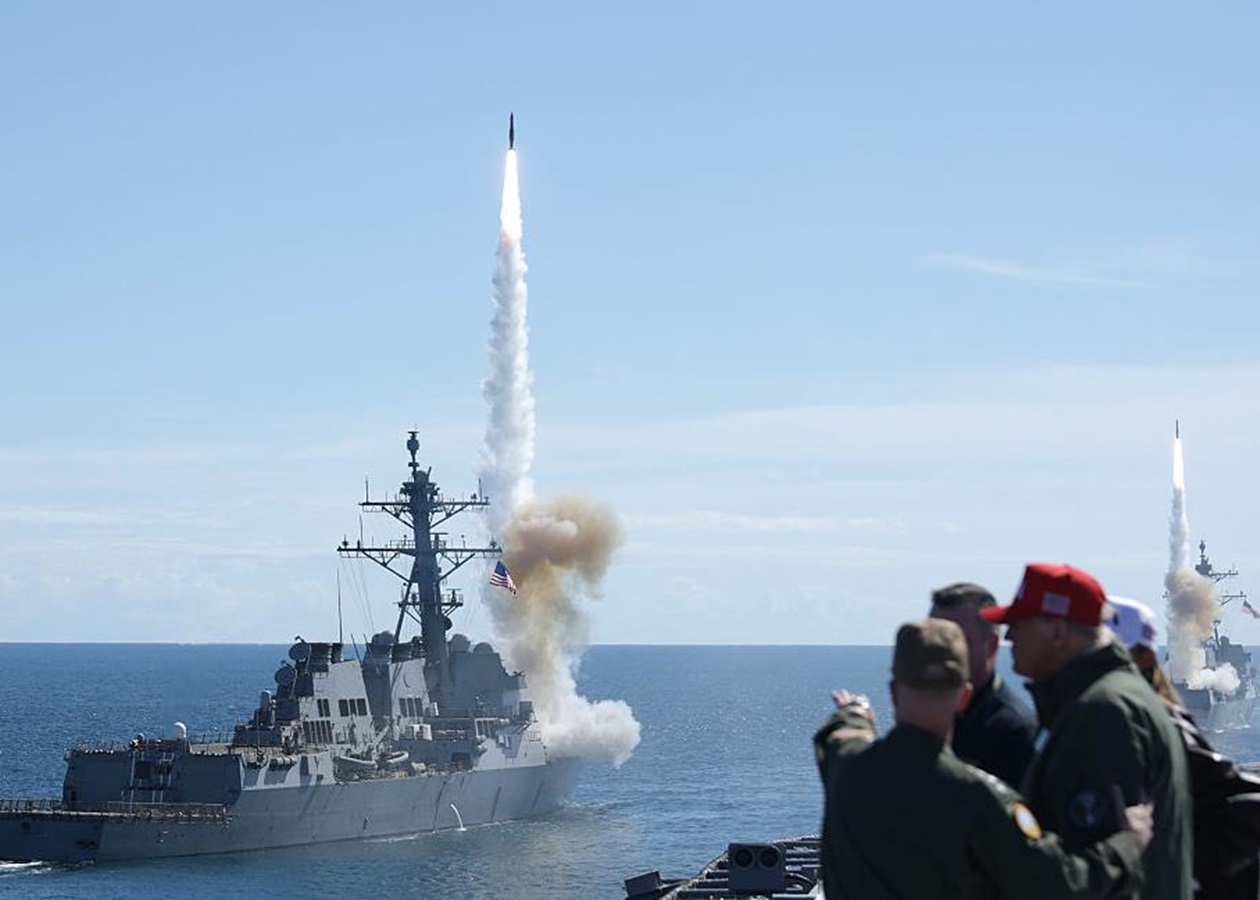 США скерували на Близький Схід третій авіаносець