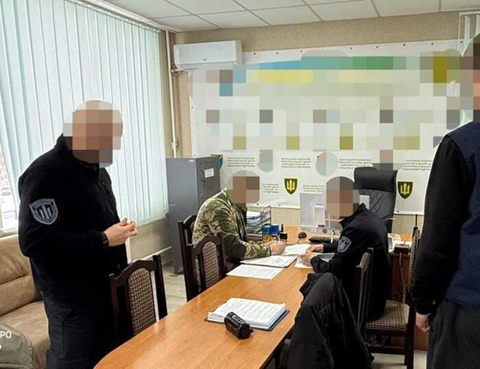 «Донат» на 1,5 мільйона та хабарі автомобілями: справу замголови Рівненського ТЦК передали до суду