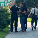 У Сумах спецпризначенці ДБР перекрили вулицю через затримання працівника податкової