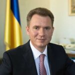 Посіпака Януковича Михайло Охендовський, який фальсифікував вибори на його користь, "віджимає" скандальну забудову Подолу
