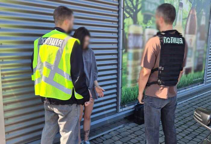 У Києві затримали 25-річну громадянку РФ, яка за 9 тисяч доларів організовувала втечу військовозобов’язаних