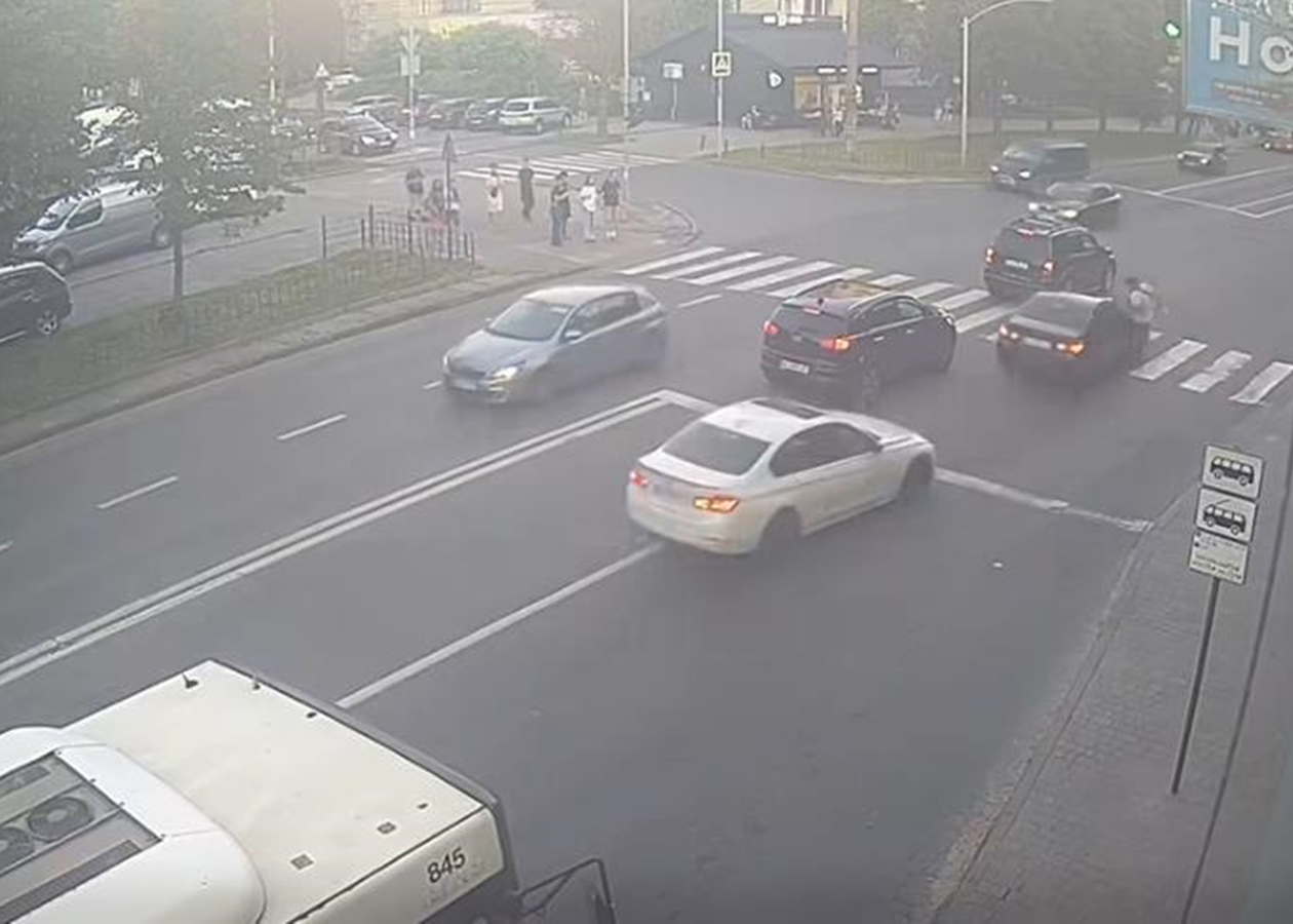 У Львові дві автівки збили 8-річну дівчинку і її батька