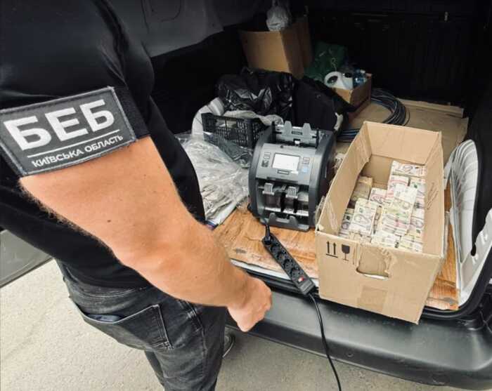 БЕБ і Кіберполіція викрили масштабний конвертаційний центр на Київщині