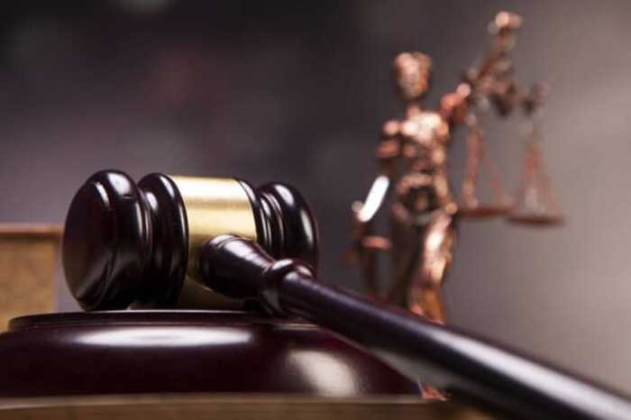У Києві чоловіка засудили до семи років за викрадення ножа з магазину «Аврора»