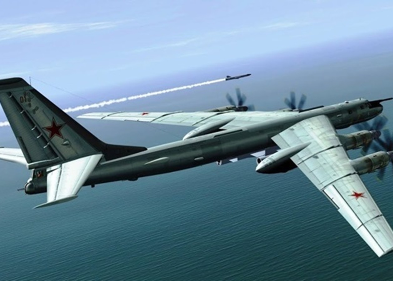В Енгельсі уражено літак Ту-95МС - Зеленський