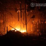У Запоріжжі через атаку згорів торговельний центр