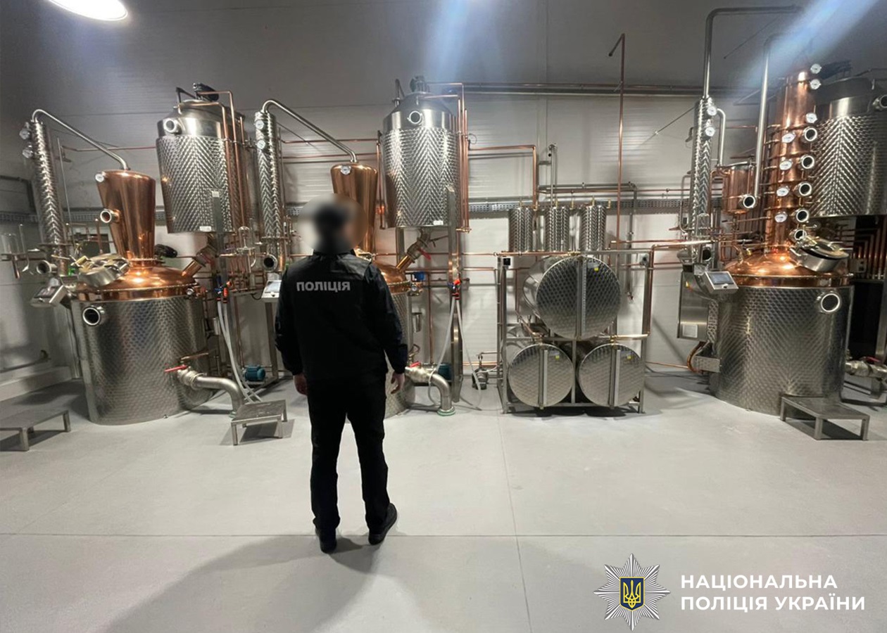 В Умані "сидровий" завод підпільно гнав горілку